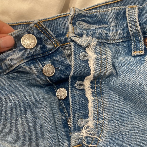 Vintage levi jean shorts - Picture 2 of 6